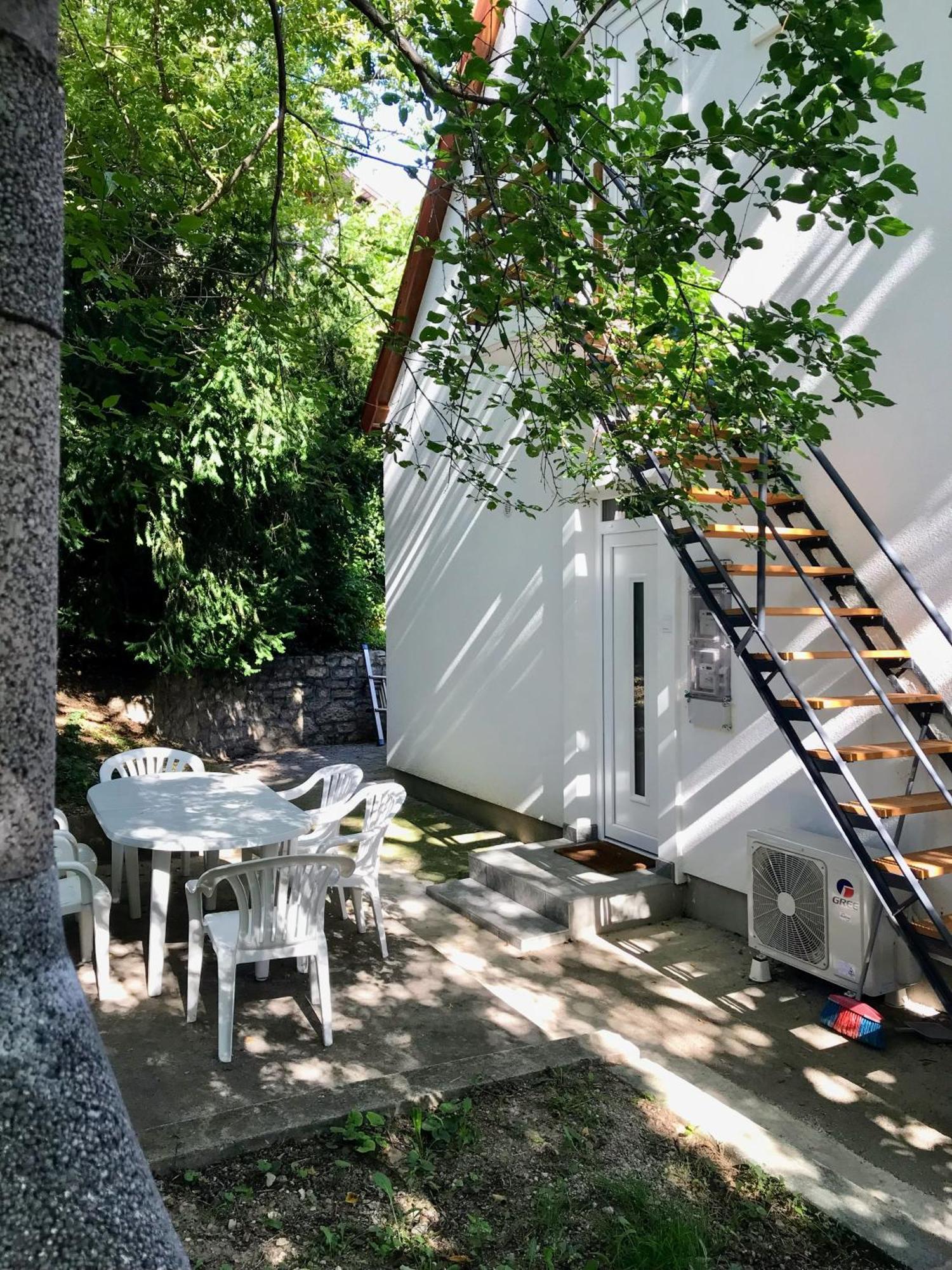 Quiet, Green, Relaxing Place - 2 Bedroom Apartment Balatonfured Luaran gambar